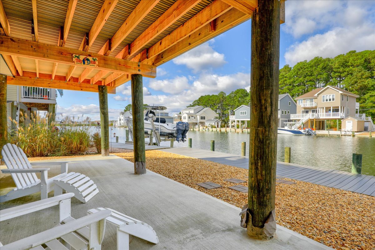 Awesome Outdoor Living right by the Water's edge.