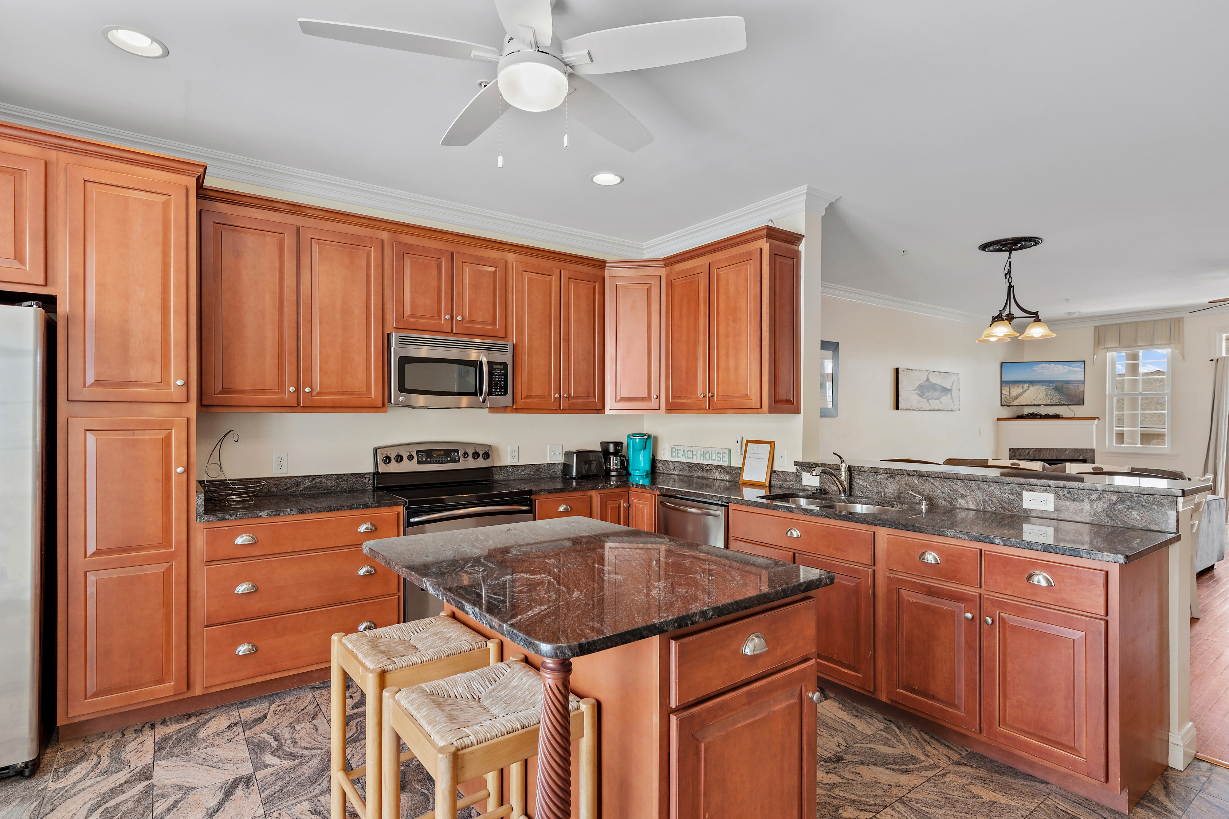 This kitchen has everything you could possibly want!