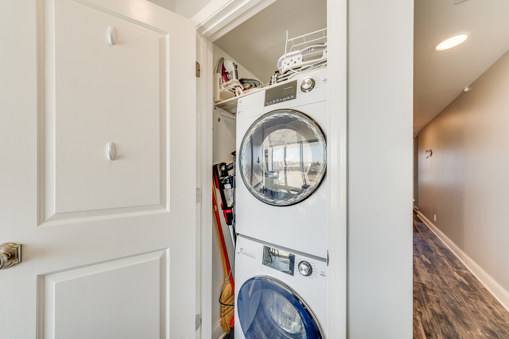 The stackable Washer/Dryer is perfect for all the Sand after a day on the Beach!