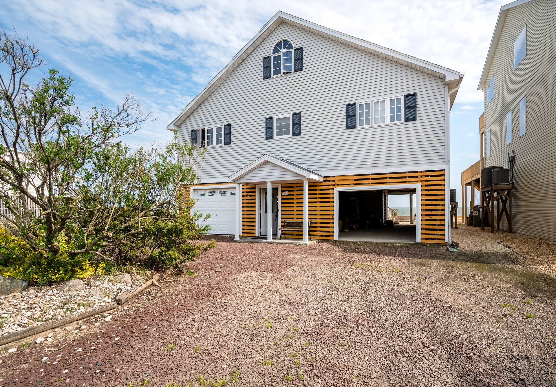 Plenty of Parking for 3 Cars and your Boat Trailer.