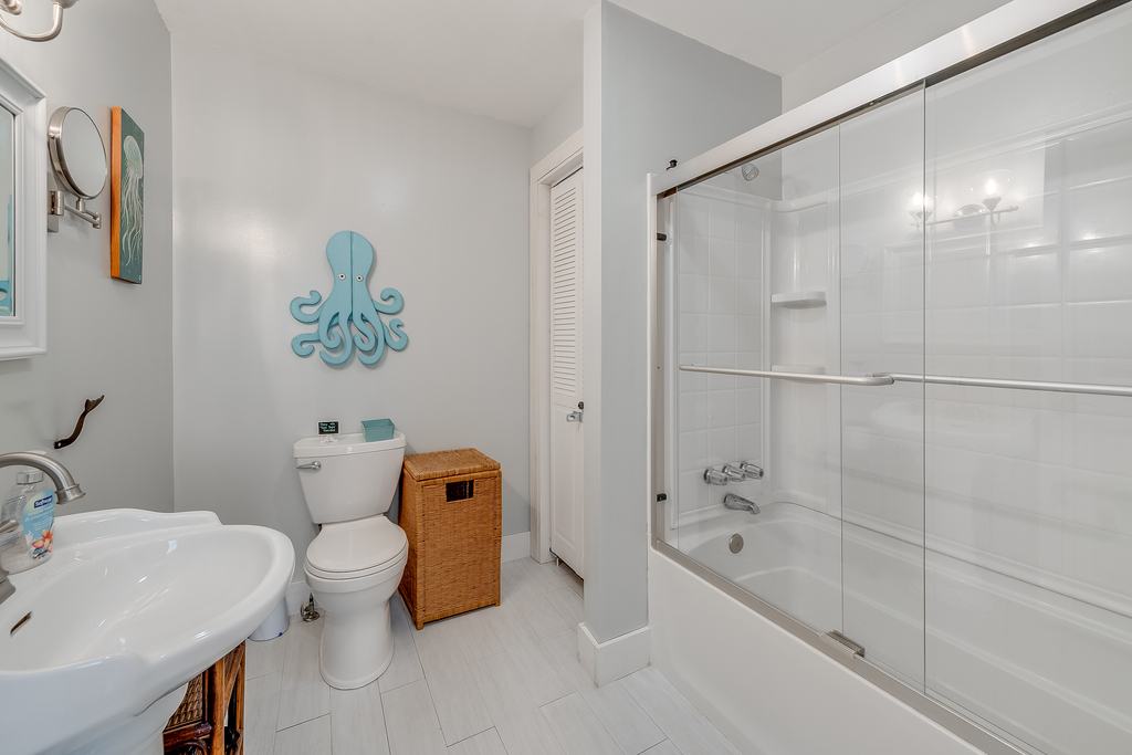 Full Bath 2 has a Tub/Shower Combo.