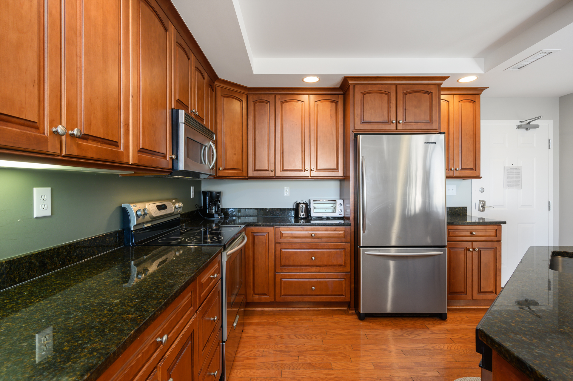 Enjoy plenty of counter space, perfect for prepping your meals for a day at the Beach!