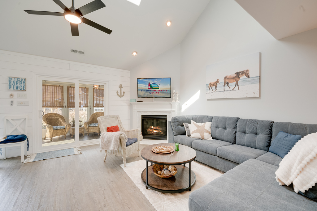 Welcome to Bonneau's Beach House in ever-popular Silver Sails Landing!