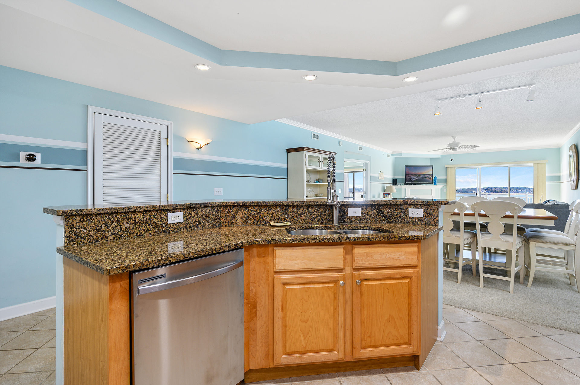 Just imagine preparing a family meal with the open bay view!