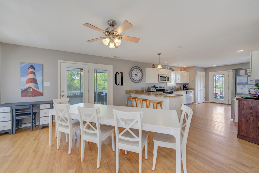 Plenty of room for all with a Dining Table for 8 and also a Breakfast Bar.