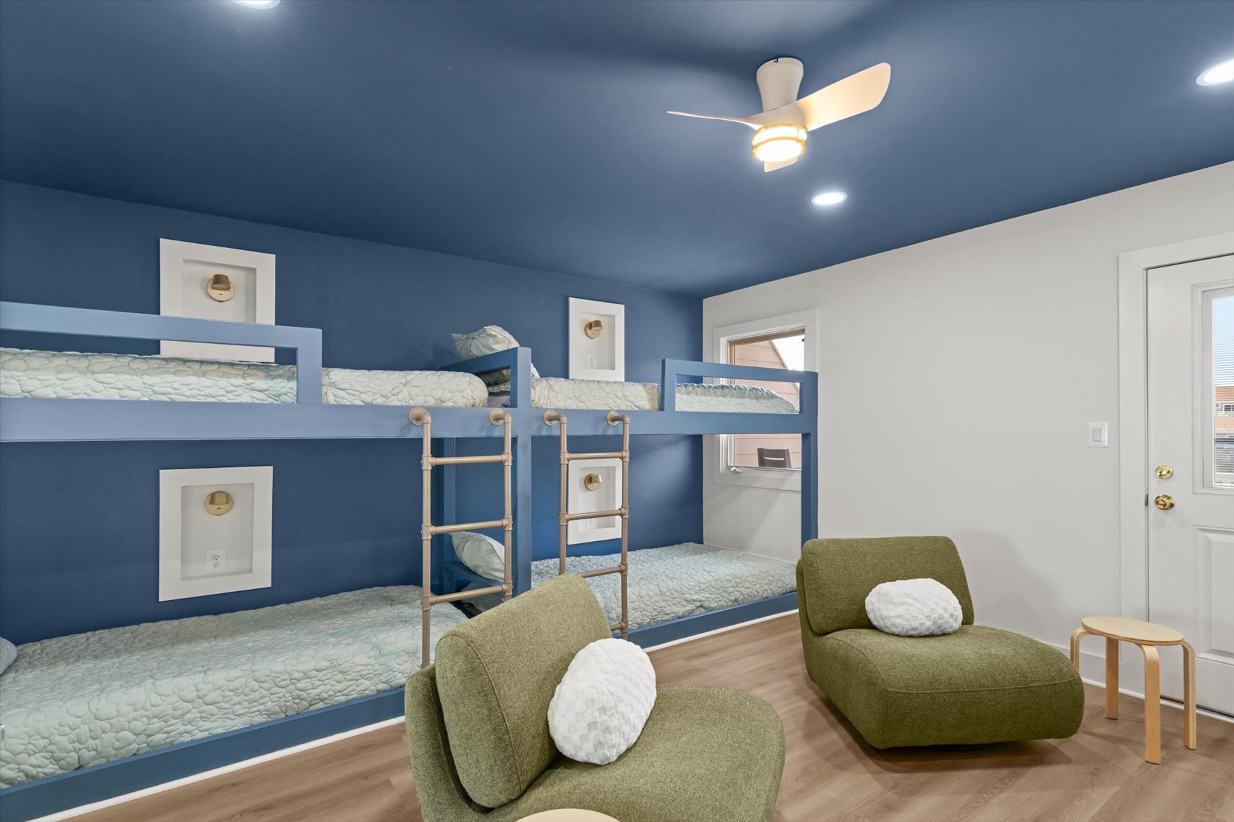 This unique bedroom is perfect for your little loved ones!