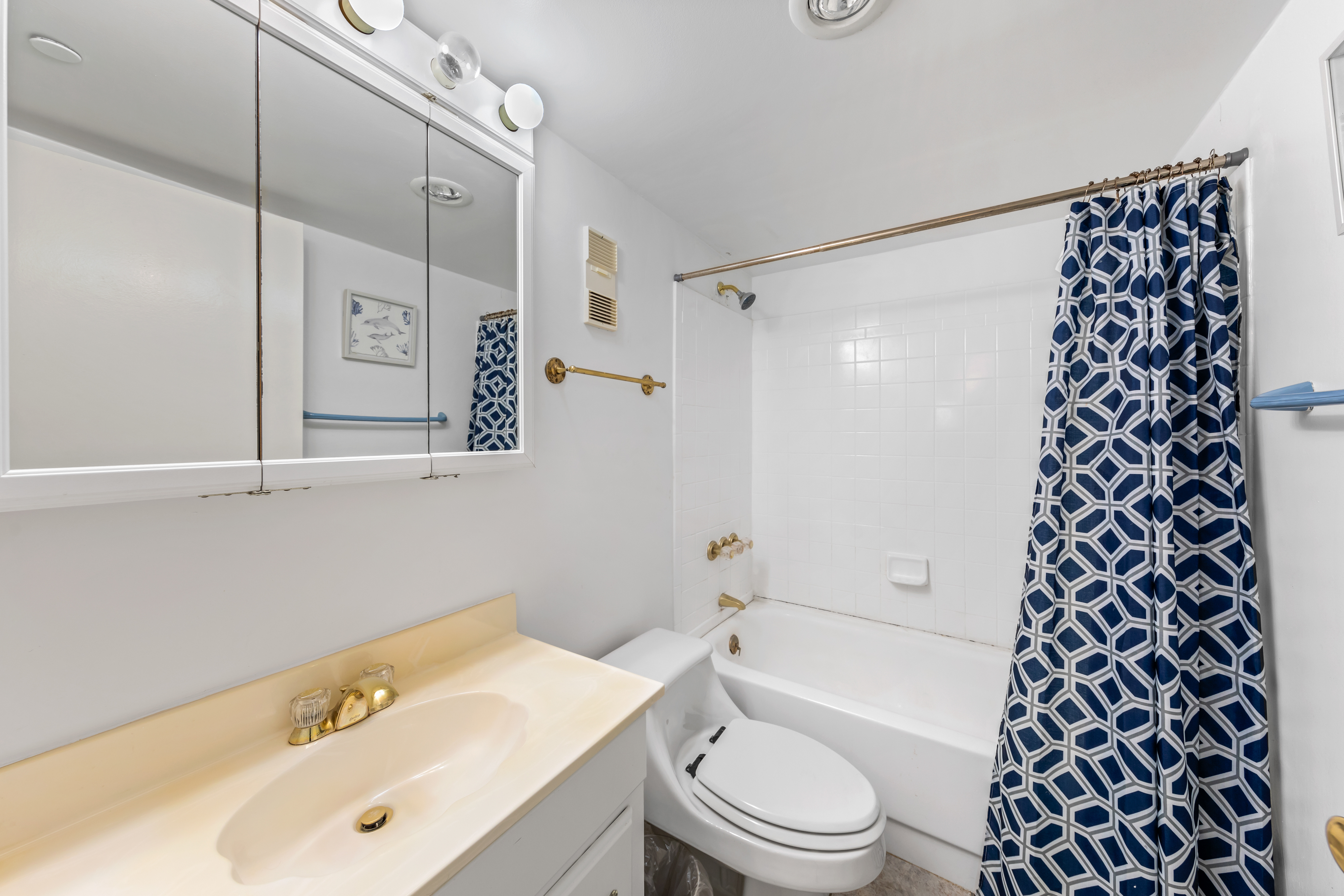 Enjoy a soak in the tub in the 2nd full size bath!