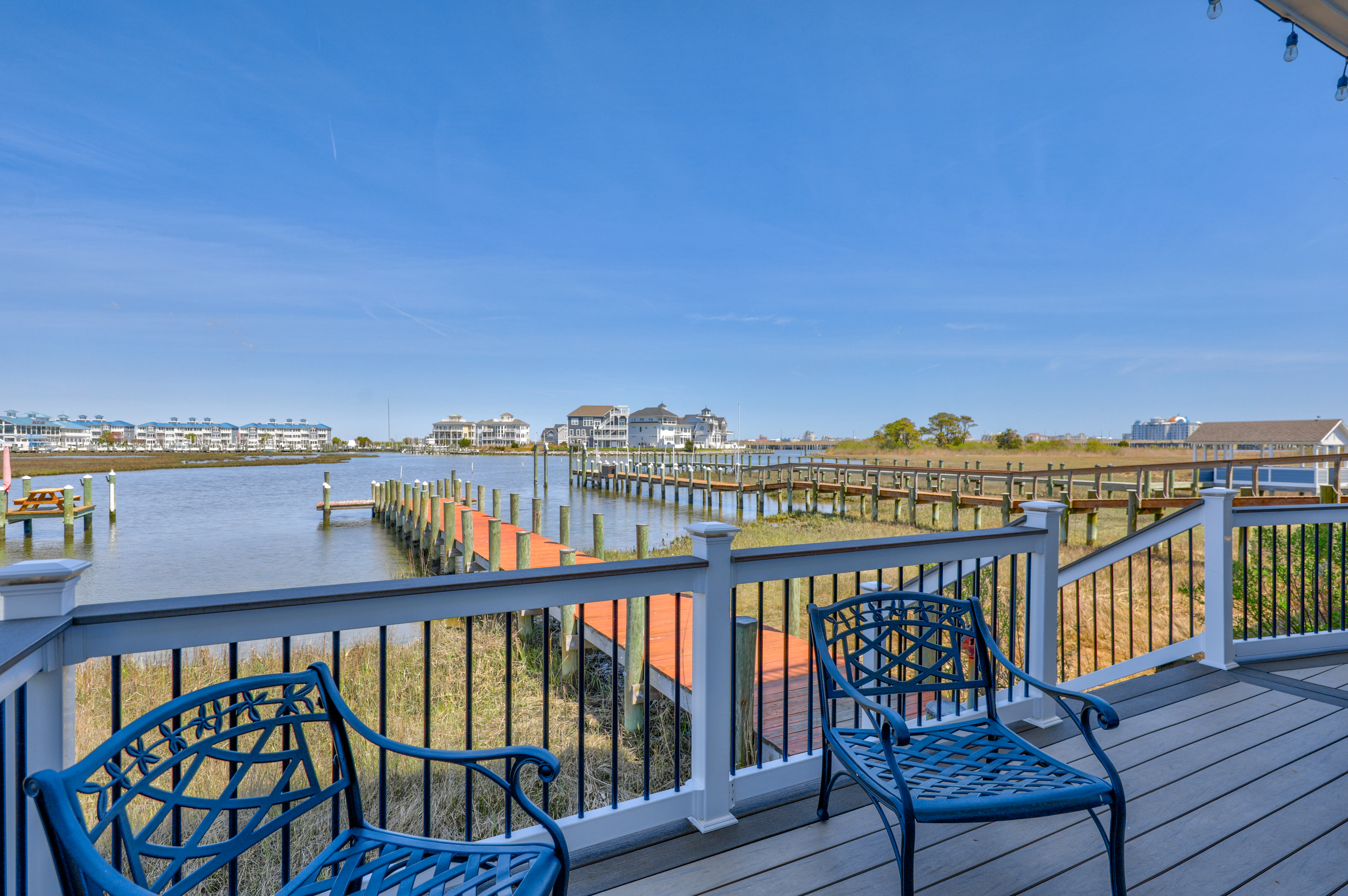 Seaside Bliss also helps keep the whole family together by allowing 1 dog up to 40 lbs with a fee!