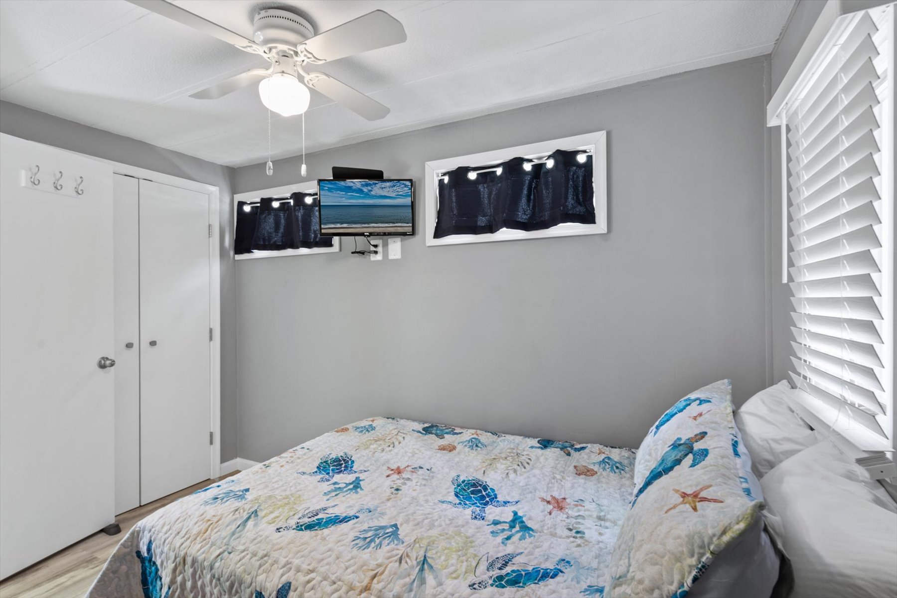 Bedroom 3 also has it's own flat screen tv.
