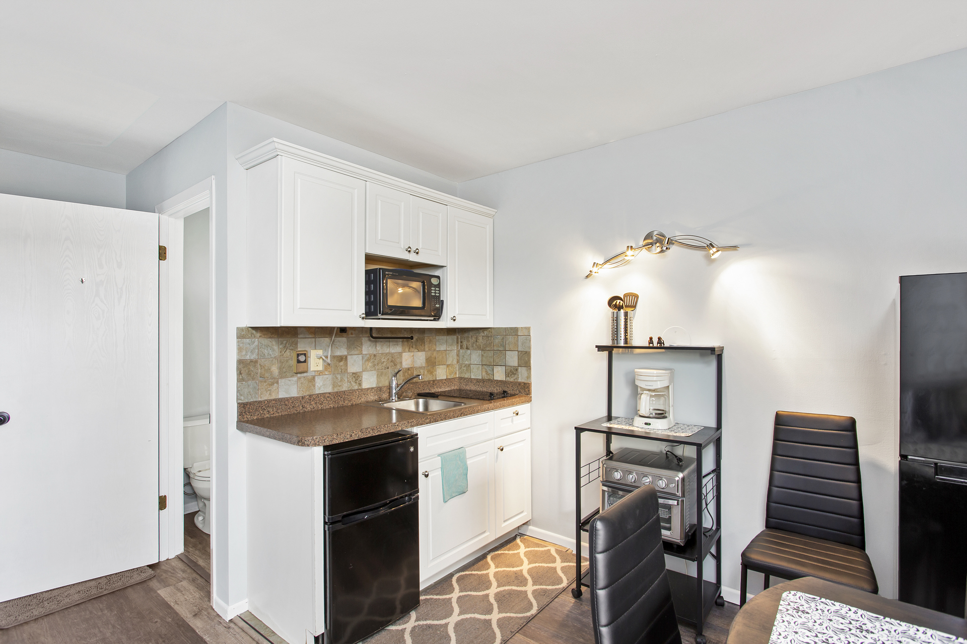 Perfect for preparing light meals in before hitting the Beach.