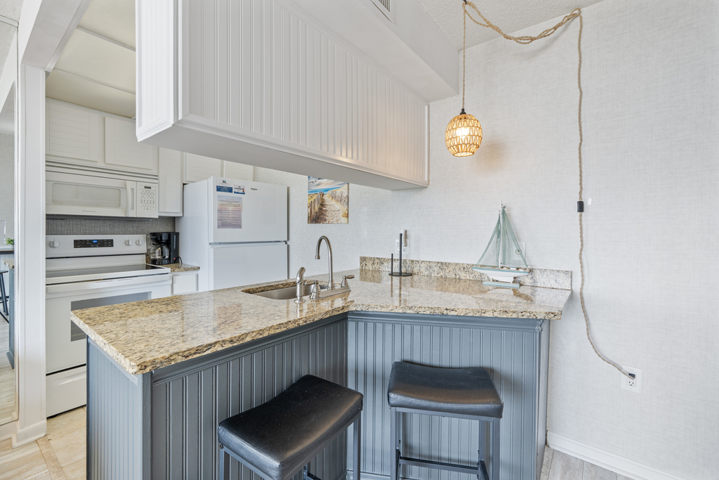 Grab a quick bite before hitting the beach!
