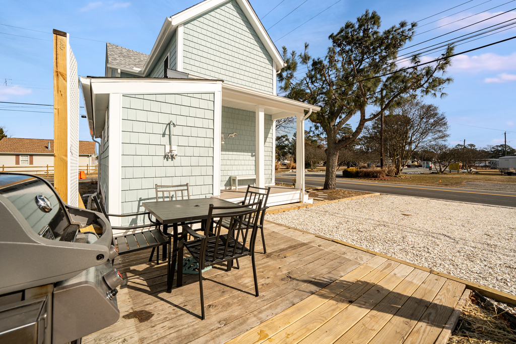 Or dine Al-Fresco on the Patio in the backyard.