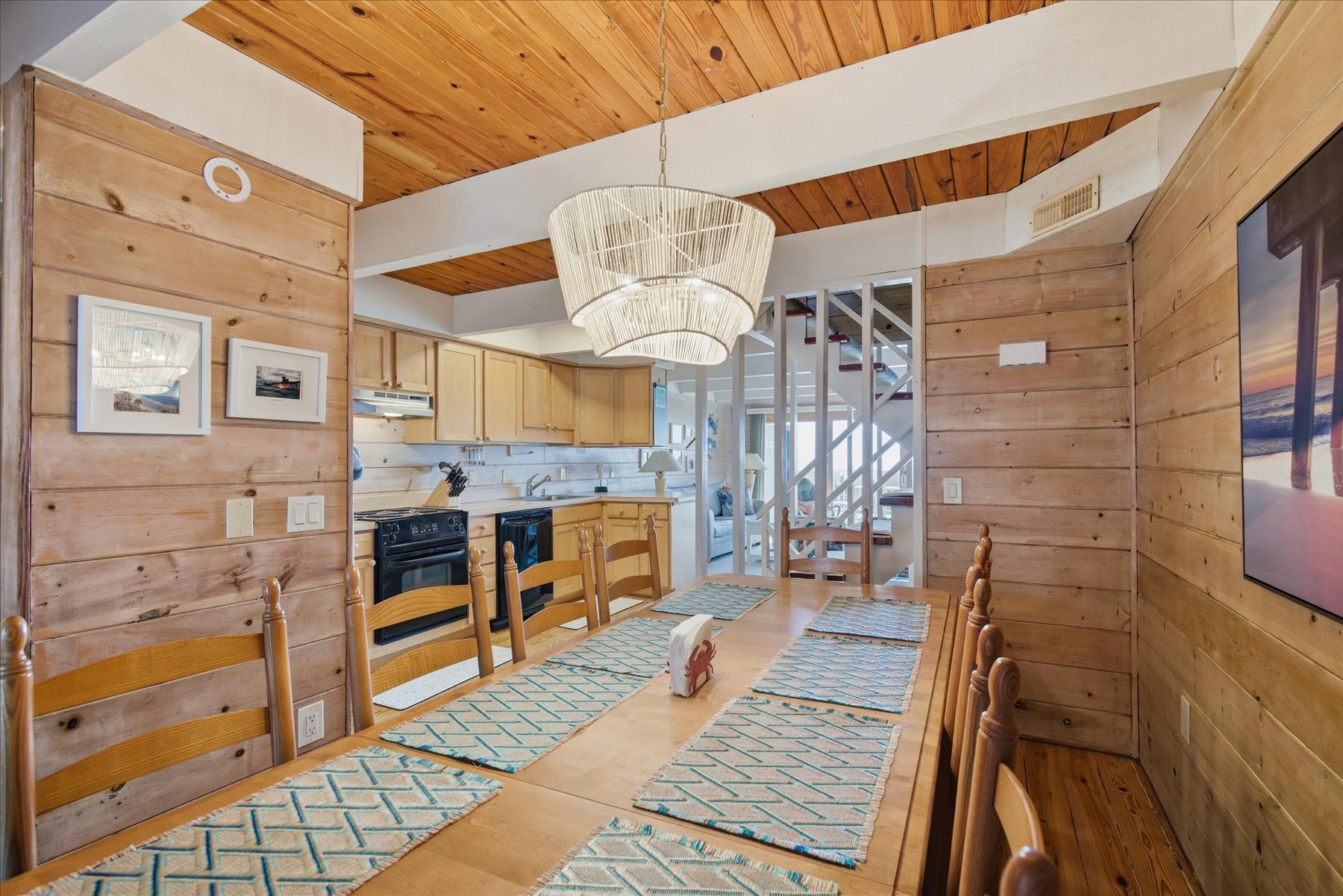 Gather for family dinner (with a view)!