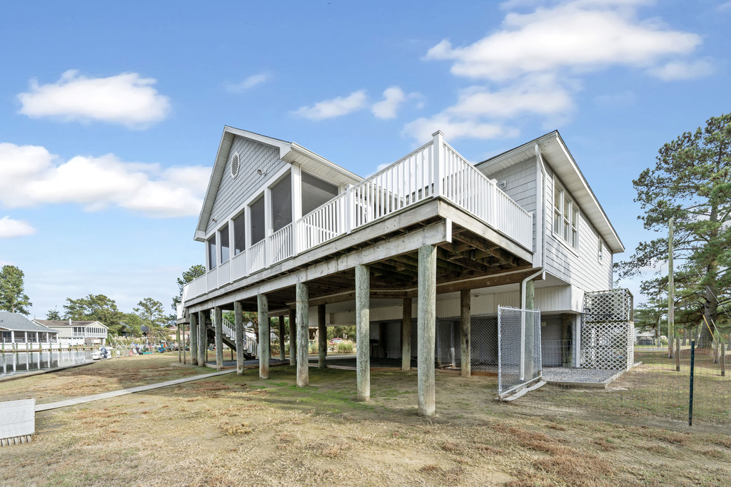 Relax on the Screened Porch in the comfort of the shade, or catch some rays on the Waterfront Deck.