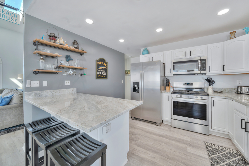 Grab a quick bite at the Breakfast Bar before hitting the Beach.