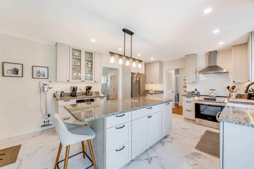 The Kitchen is a stunner and will thrill the Chef in your Family!