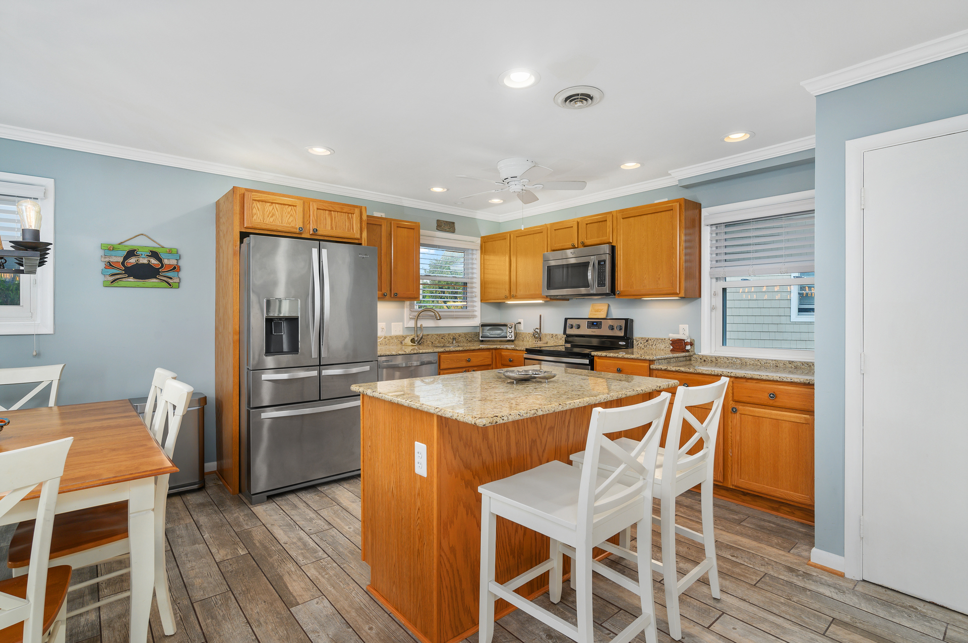 Grab a quick bite before the beach at the breakfast bar!