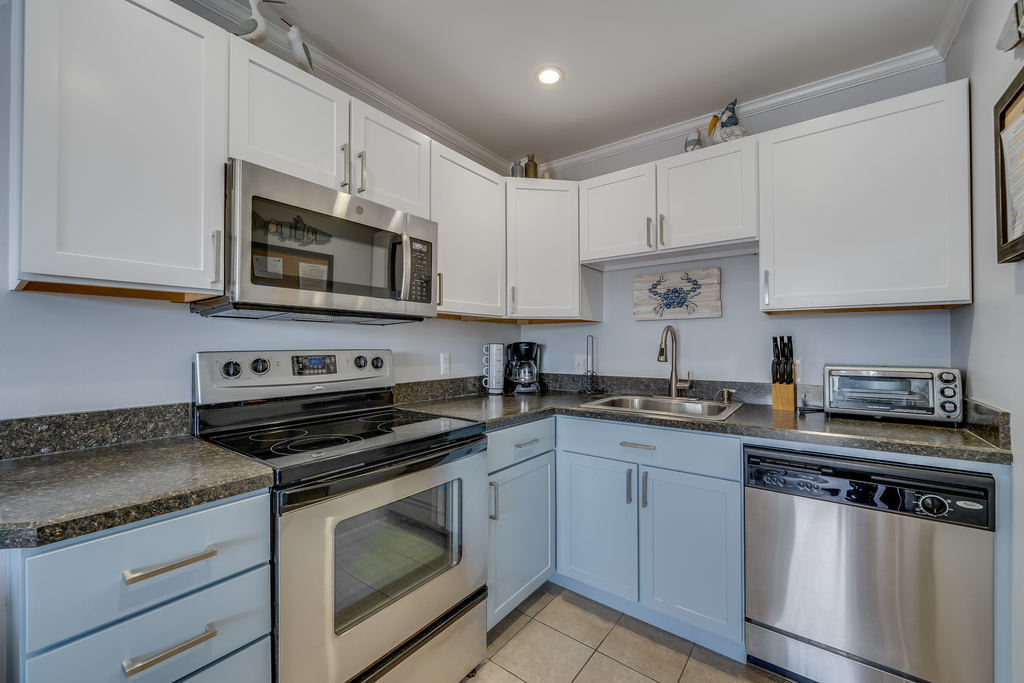 Mealtime will be a Bay Breeze in this Well-Stocked Kitchen!