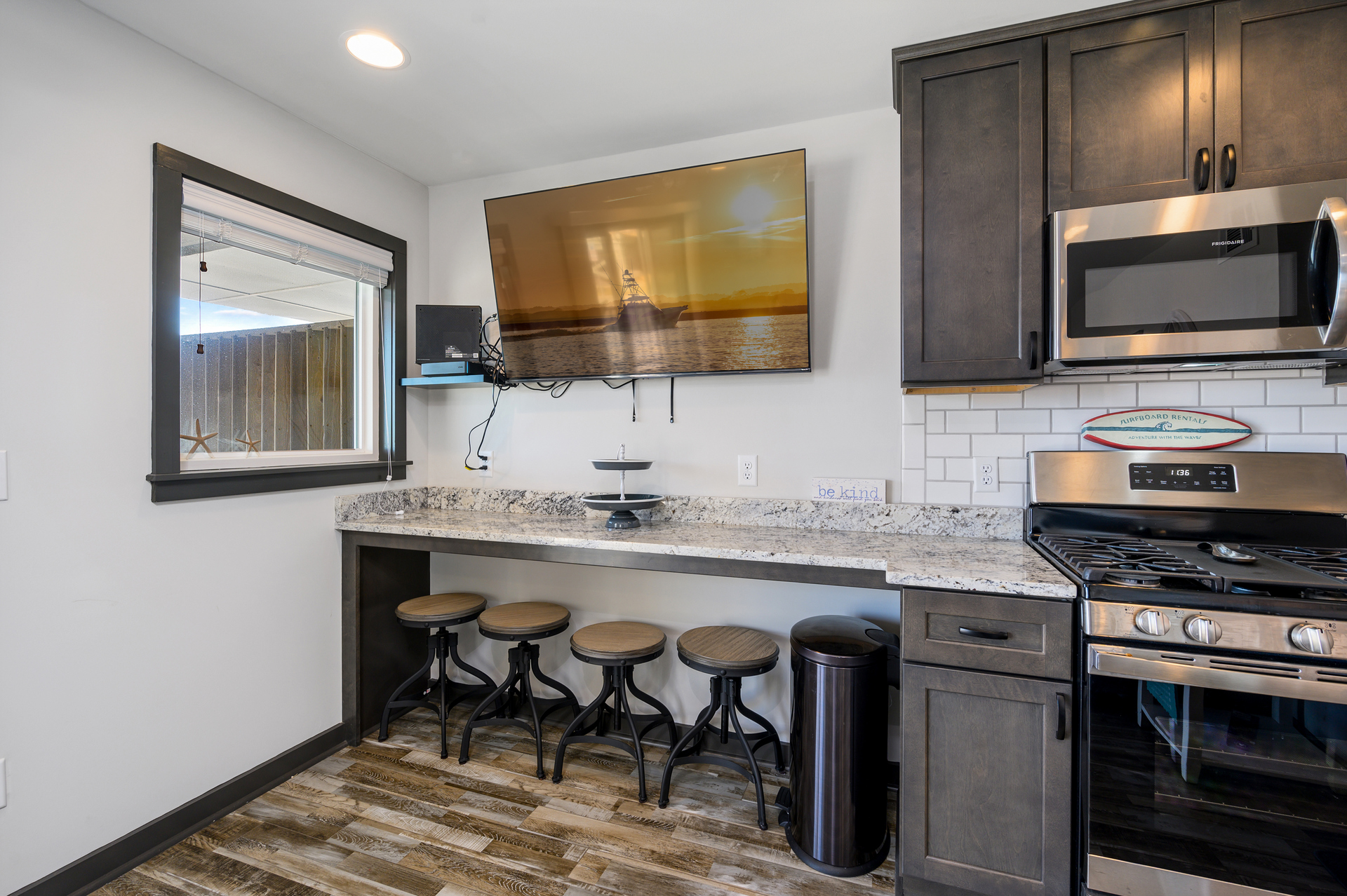 Grab a quick bite before hitting the beach at the breakfast bar!