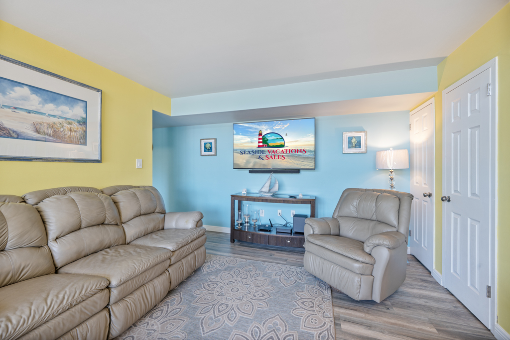 Gorgeous Floors reminiscent of a stroll on the Boardwalk.