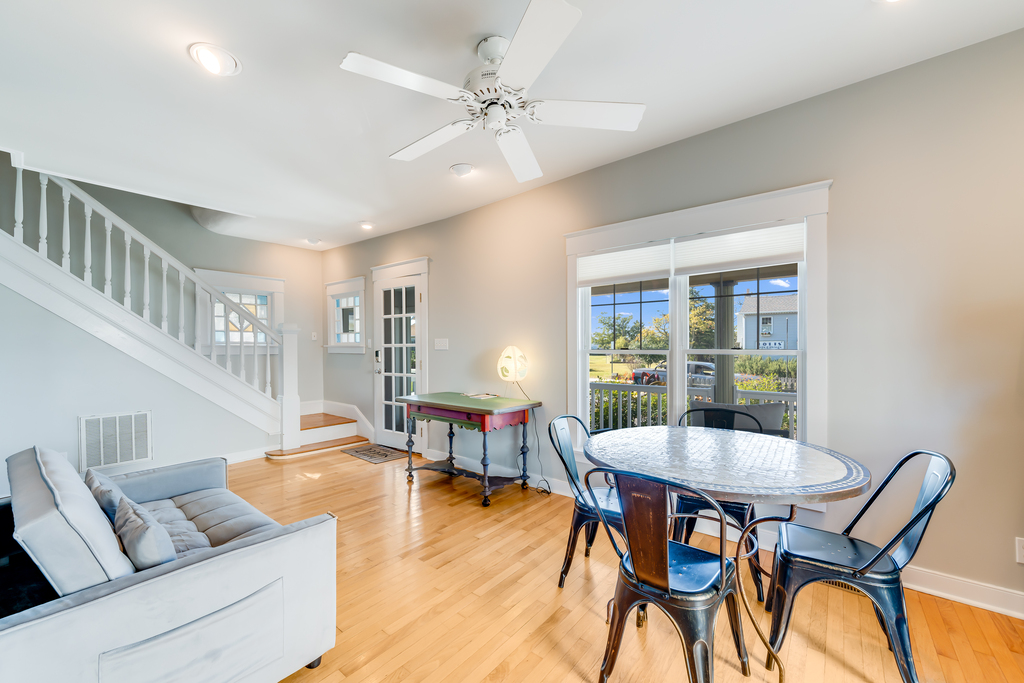 You'll be welcome by lovely Coastal Colors and gleaming Hardwood Flooring.