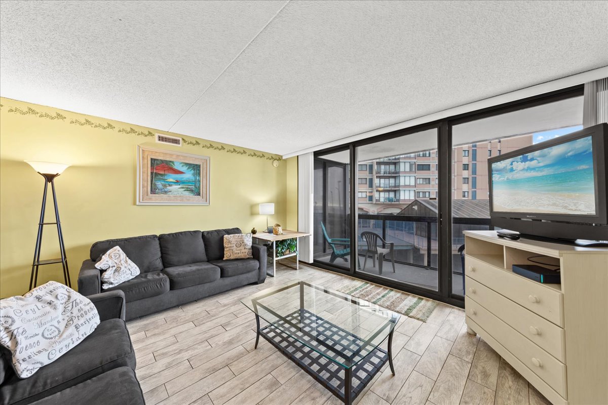 This Lovely Condo is located in the Family Friendly Golden Sands!