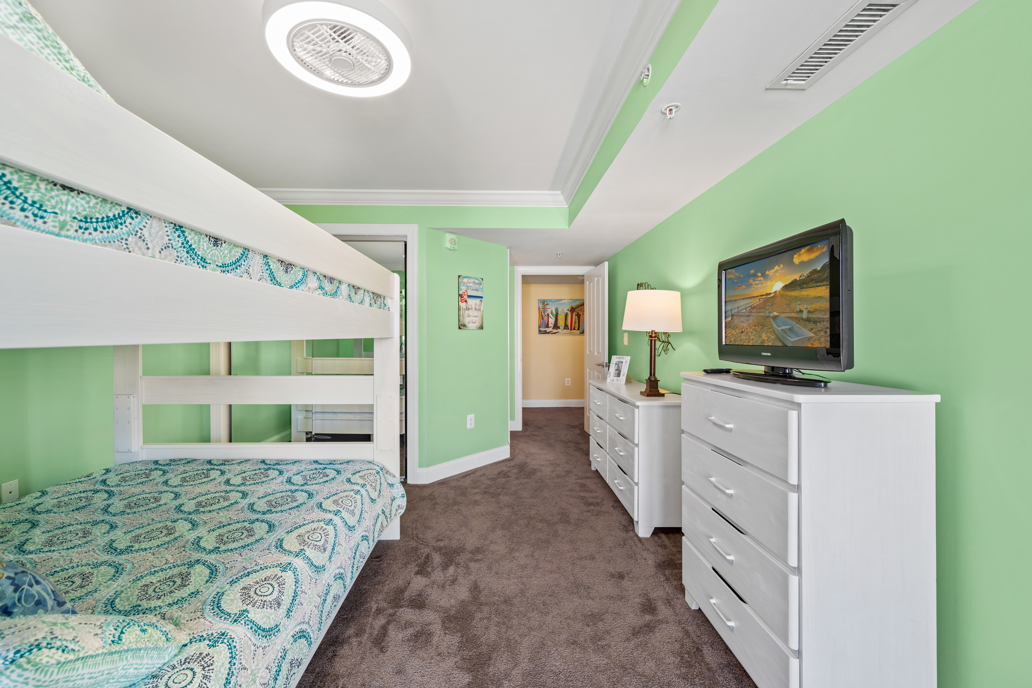 Relax in the cozy bed; or slip out to the balcony for a little star gazing.