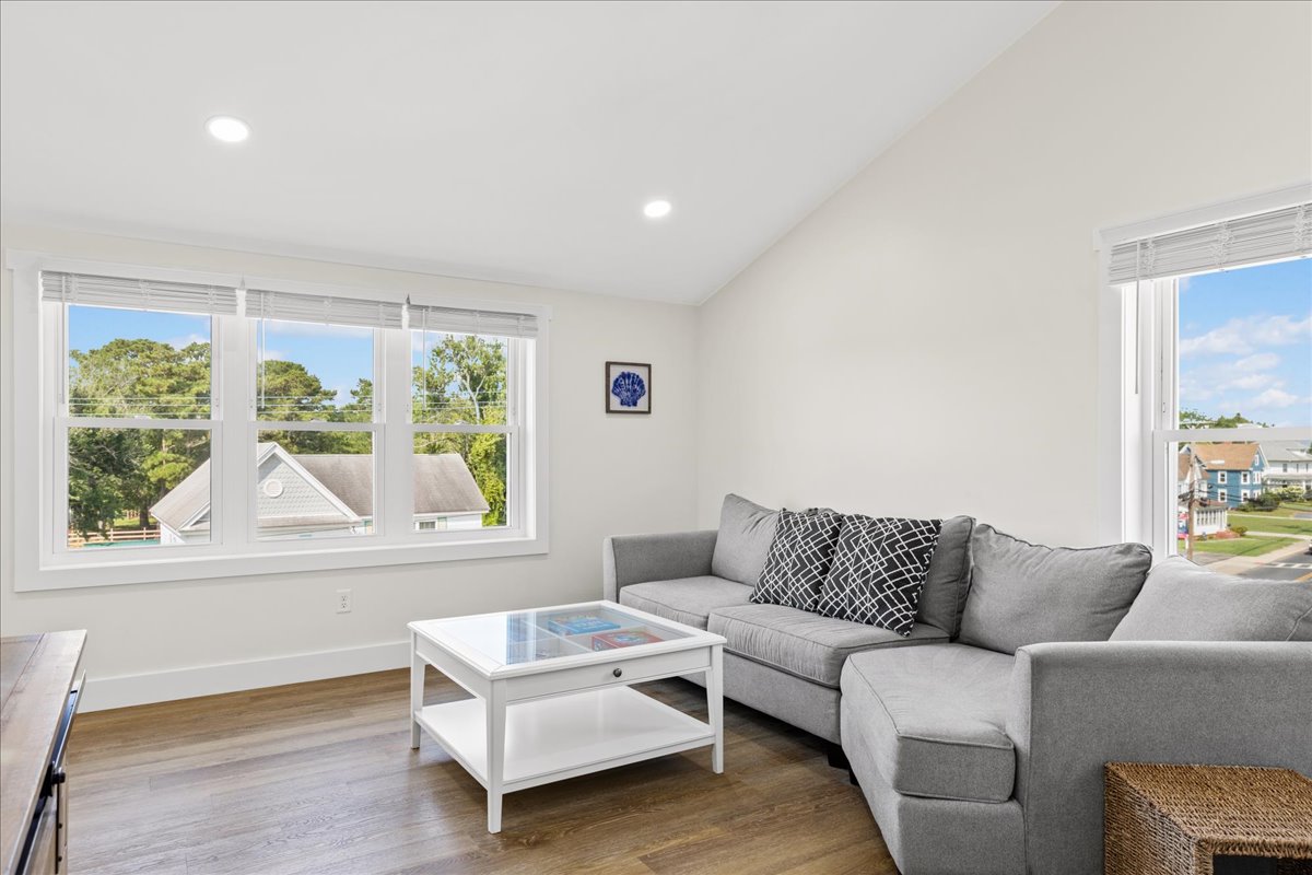 Sink into the comfy Sofa and enjoy Free WiFi and Flat Screen Smart TV.