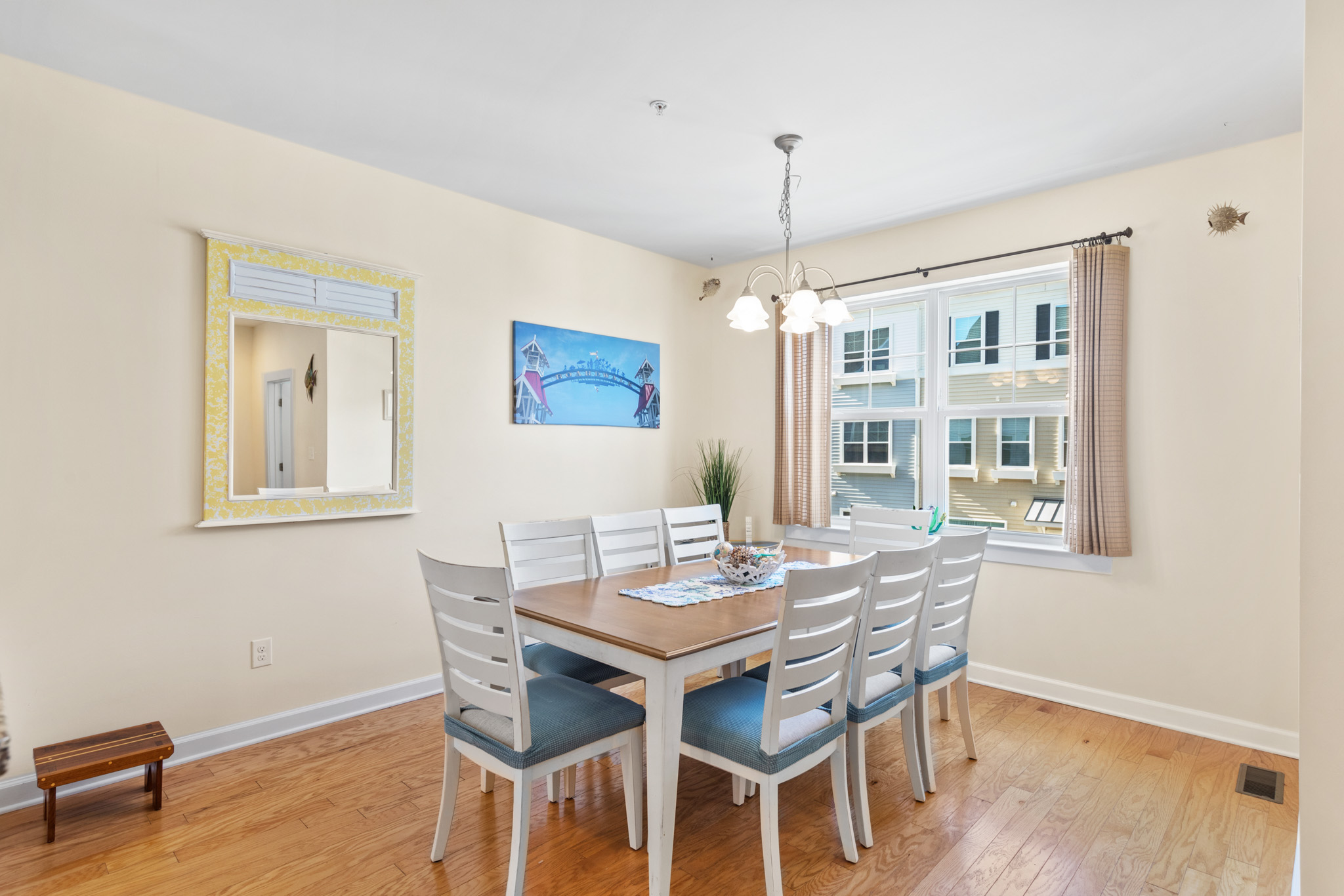 Or grab takeout from one of the many amazing nearby restaurants.