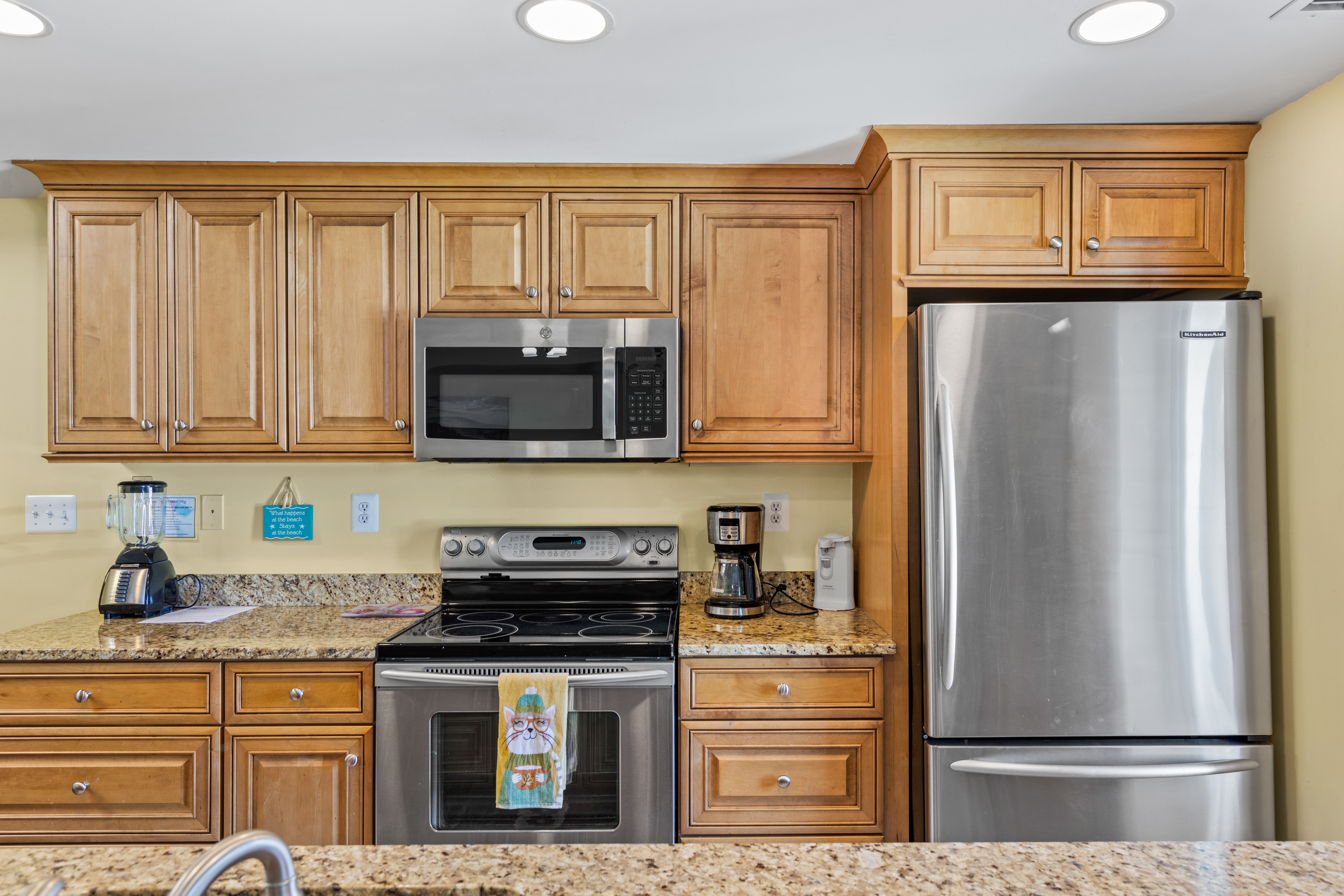 Stanless Steel Appliances and all the conveniences of Home right at your fingertips!
