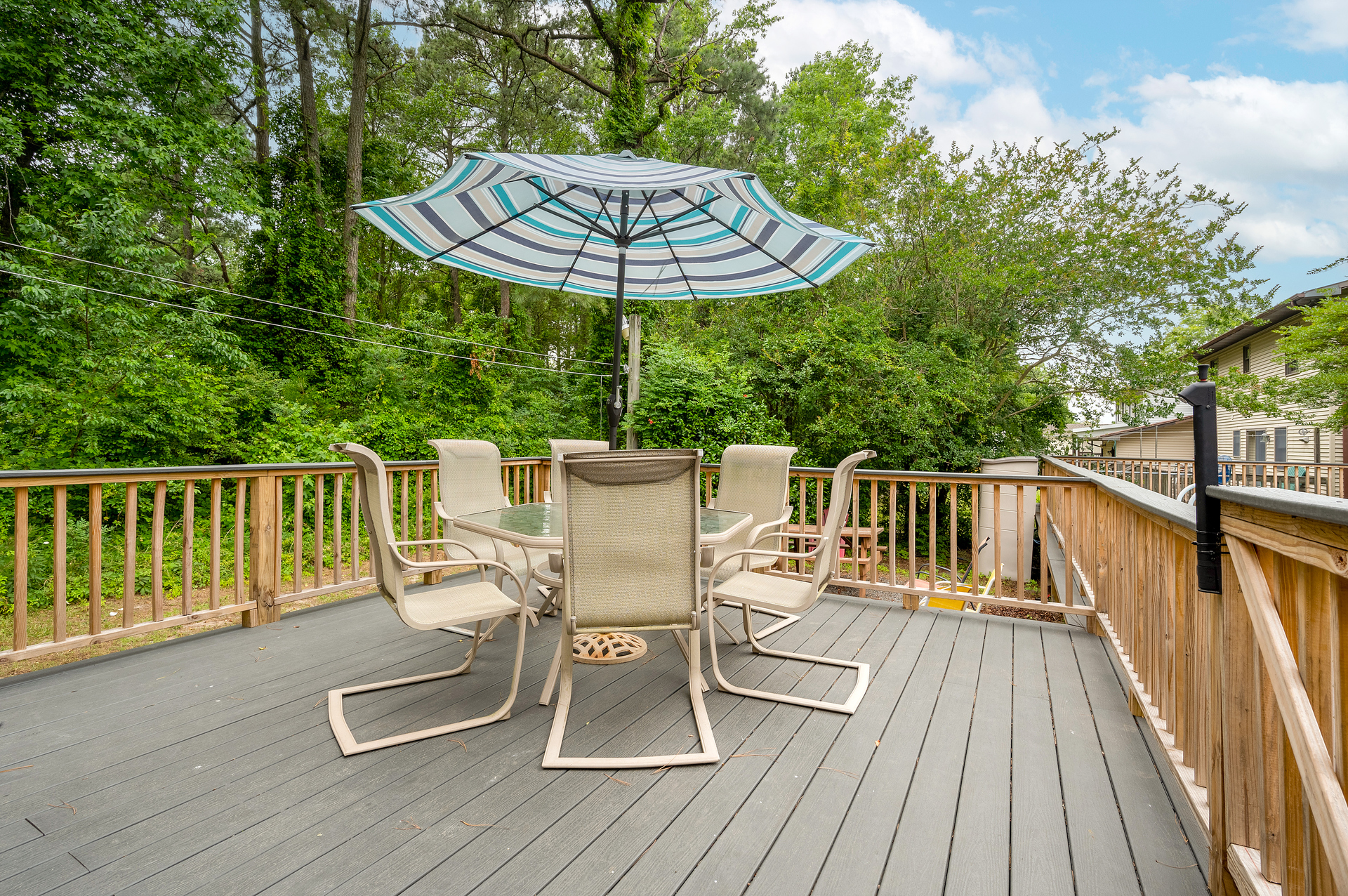 Dine Al-Fresco and take in that salty, sweet sea breeze.