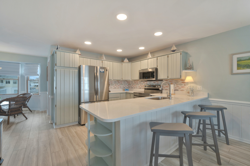 Grab a quick bite at the Breakfast Bar before hitting the Beach.