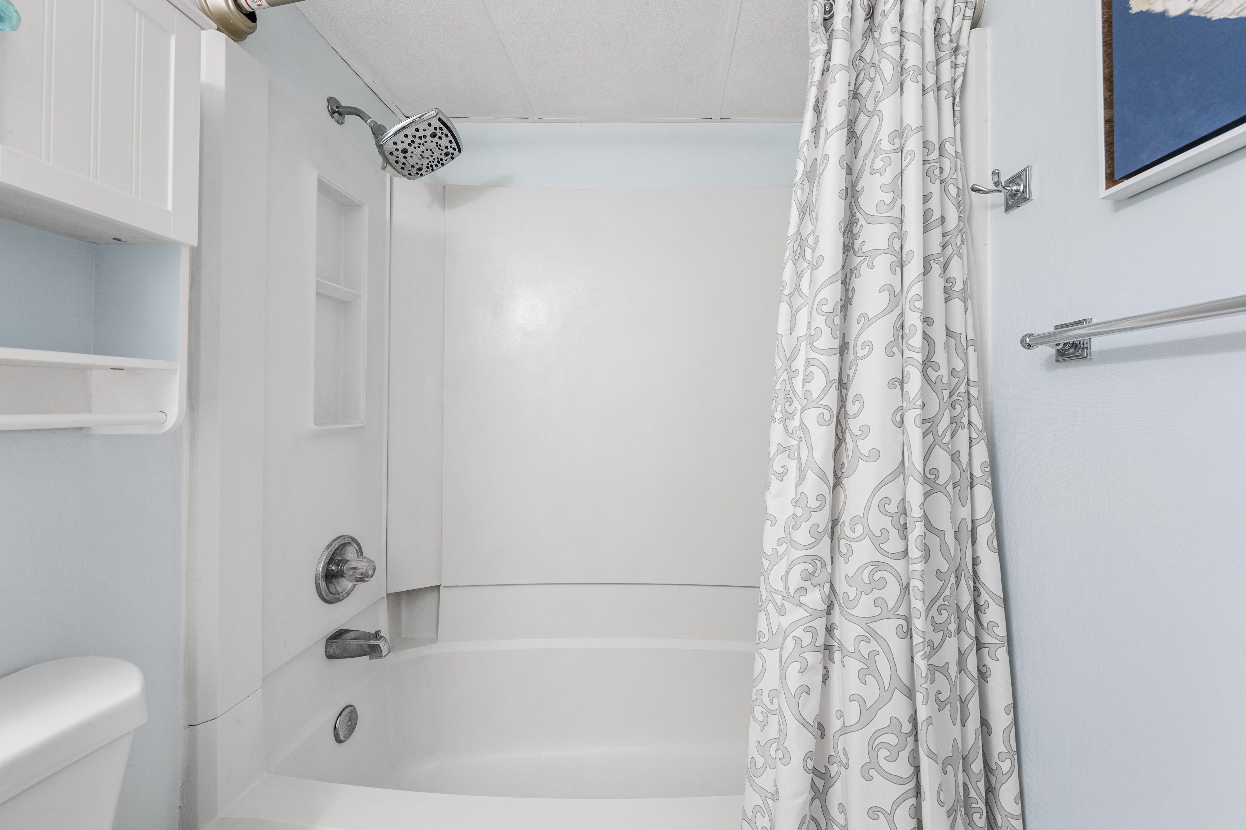 Shared Shower/Tub combo convenient to Livingroom and Bedroom 2