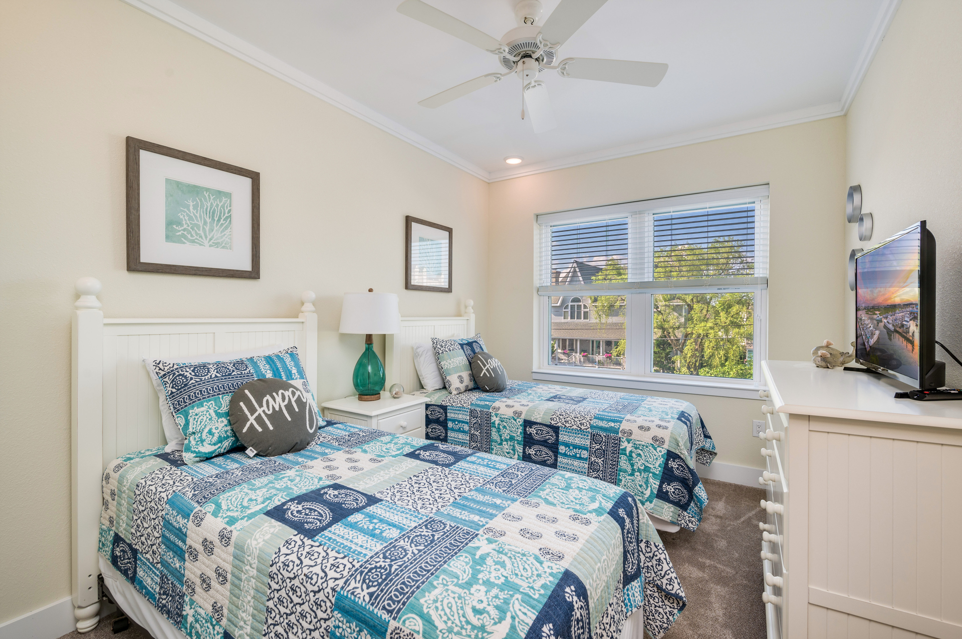 Bedroom 4 comfortably sleeps 2 in 2 Twin Beds!