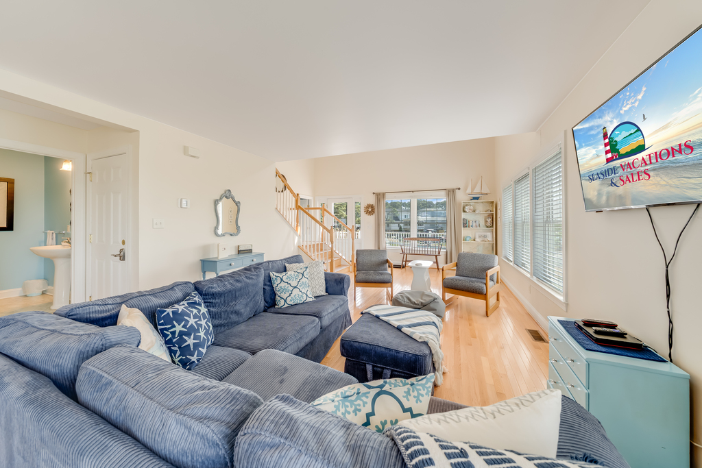 This gorgeous home sleeps 6 in comfort and style.