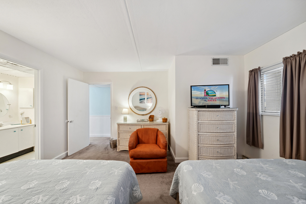 Kick back and watch your Favorite Movie on the Flat Screen TV!