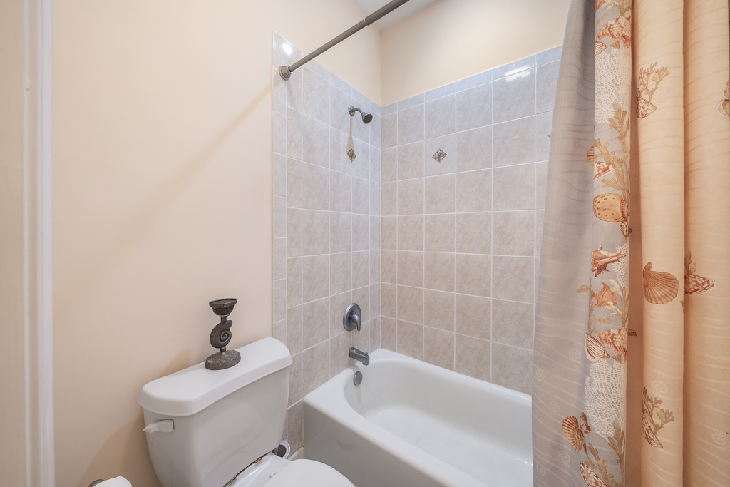 Full Bath 2 has a Tub/Shower Combo.