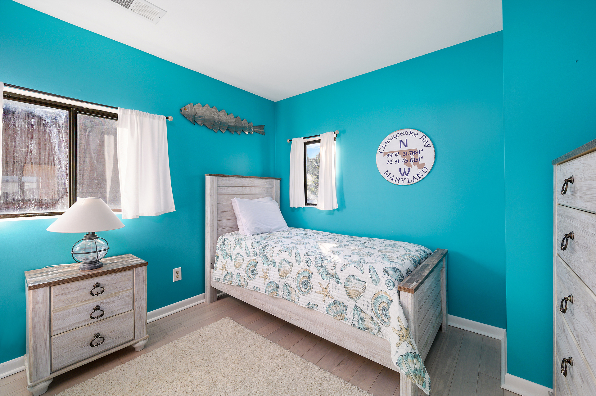 The twin bed, in addition to the bunk bed, allows the room to comfortably sleep up to 4!