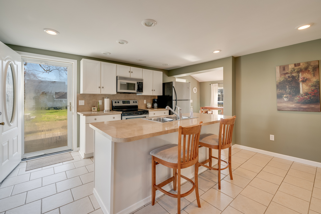 Mealtime will be easy breezy in the well-stocked Kitchen with all the comforts of home.