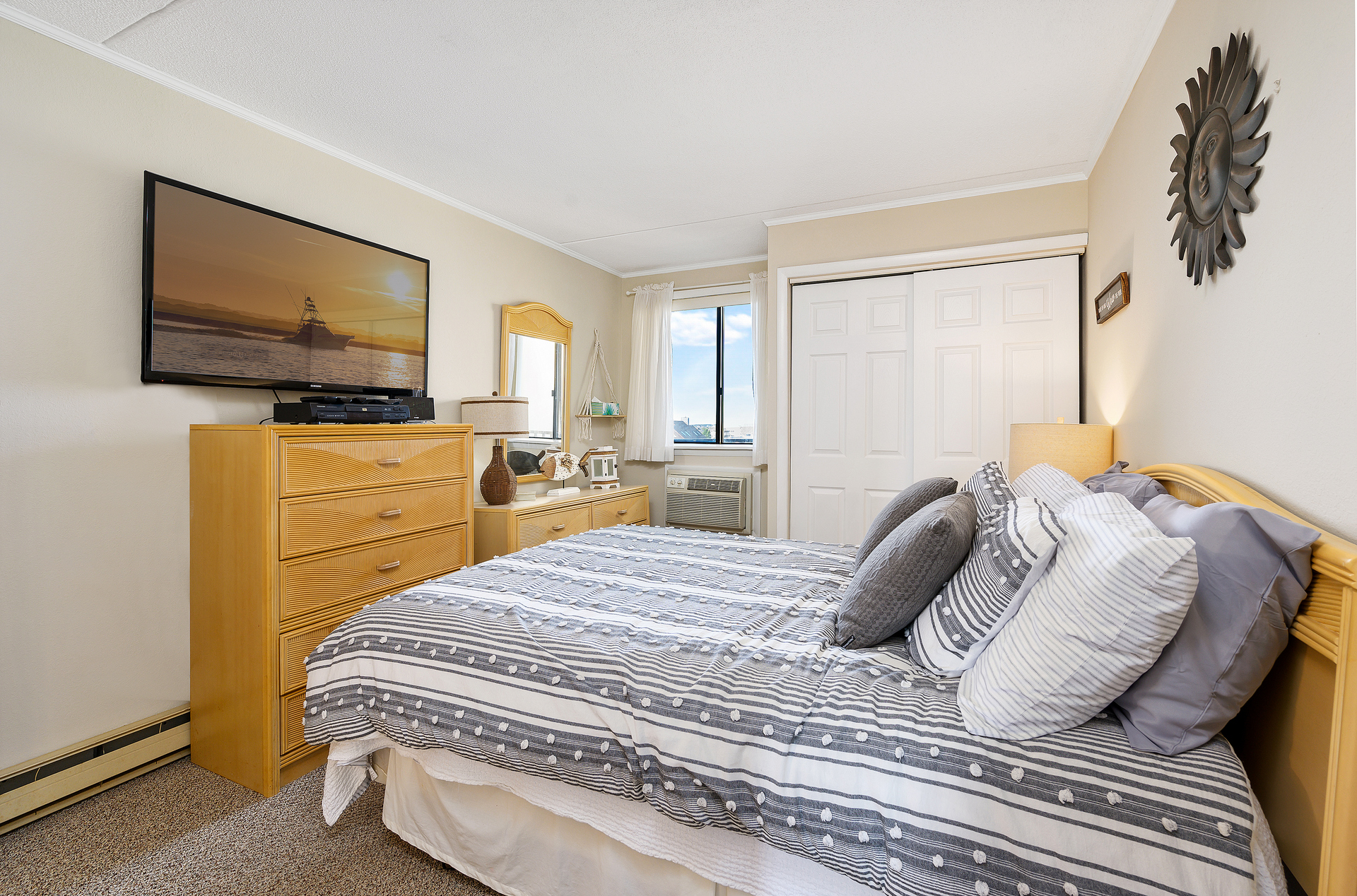 The cozy Queen Bedroom with flat screen smart TV will welcome you in and help you recharge for another fun day in the sun!