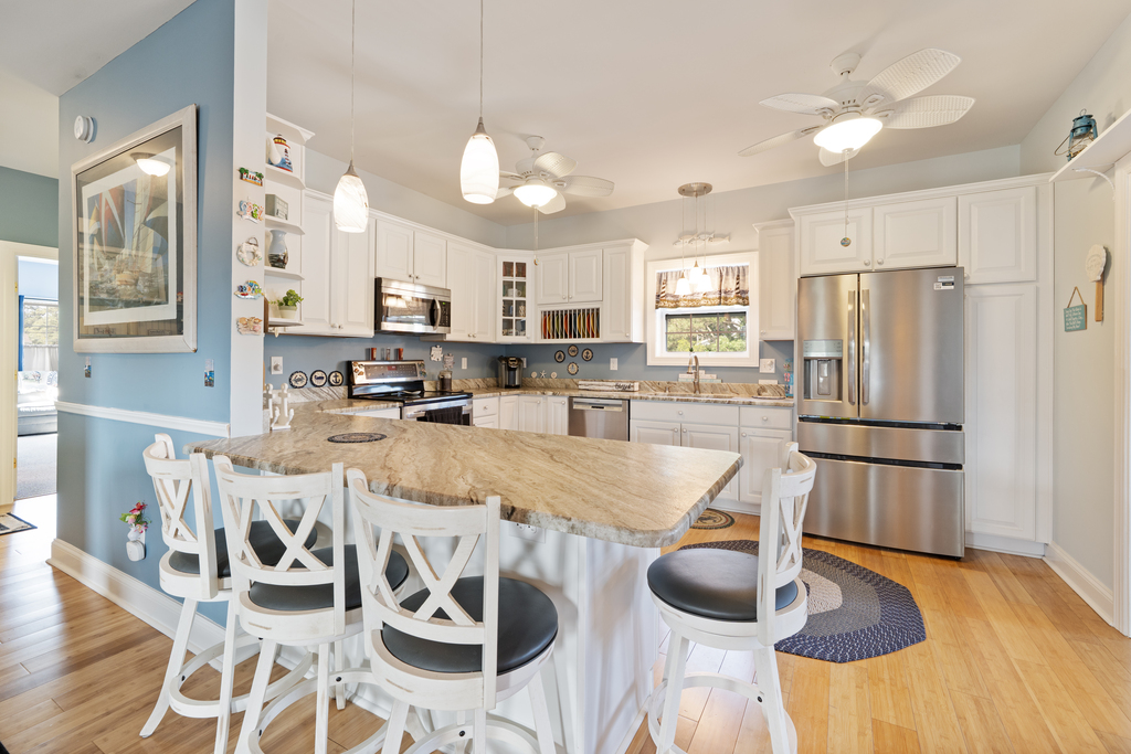 Grab a quick bite at the Breakfast Bar before hitting the Beach.