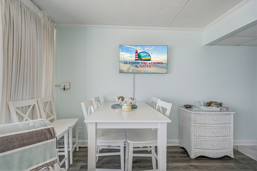 Plenty of seating while enjoying a home cooked meal!