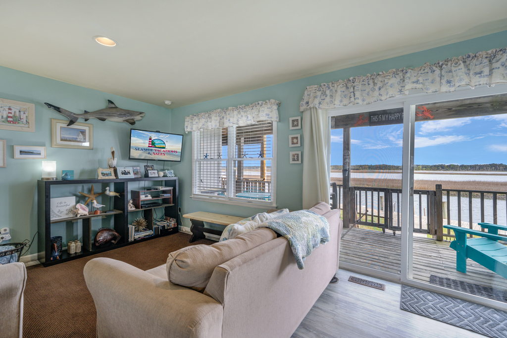 Relax in the comfortable Living Area and enjoy Flat Screen TV and Free WiFi.