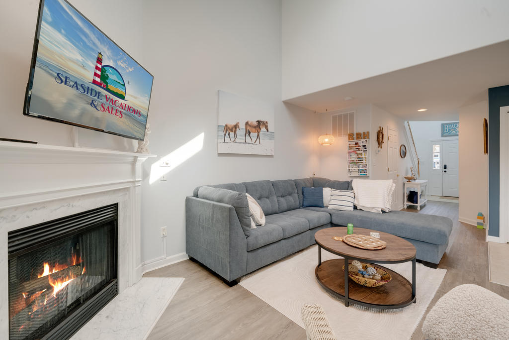 Dressed in colors of sand and sea, this gorgeous Townhome sleeps 8 more than comfortably!