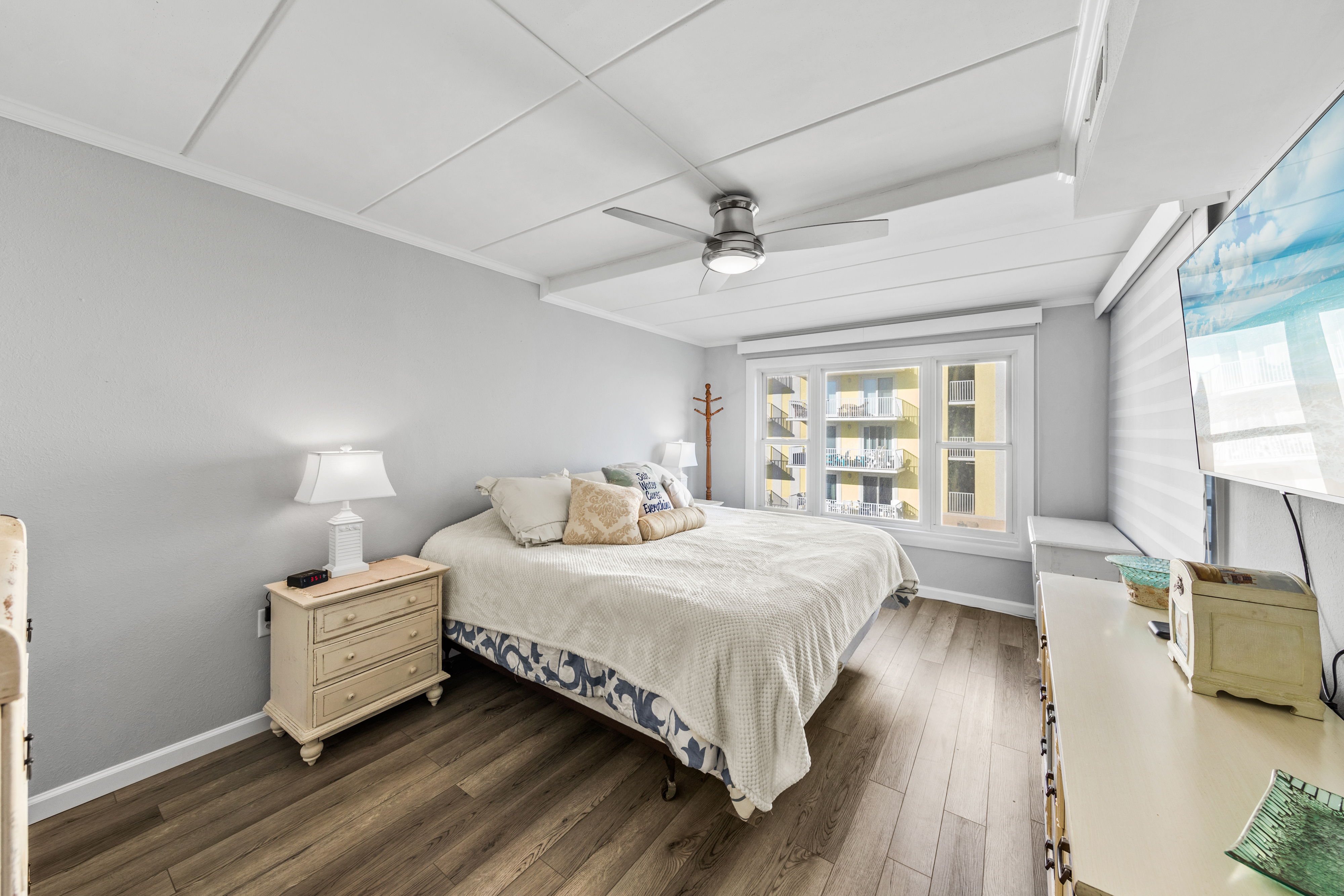 The Primary Bedroom features a California King Bed.