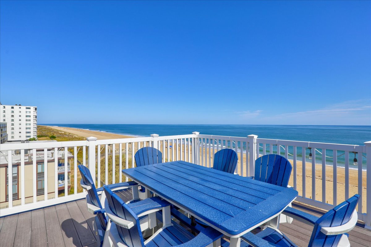 Enjoy dinner on the deck.