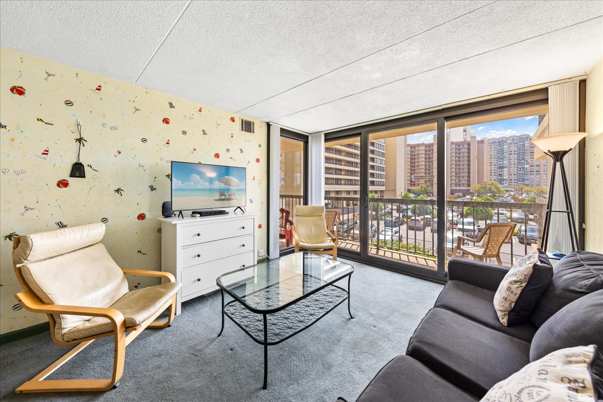 Relax and enjoy the AC, Flat Screen TV and Breathtaking Views!