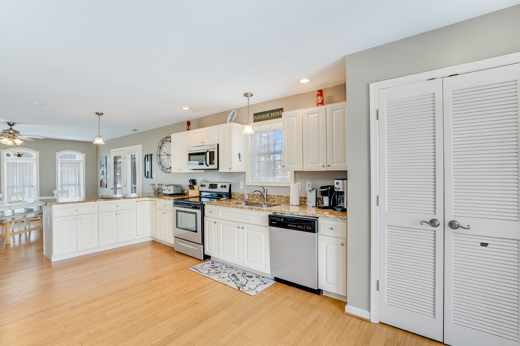 Gourmet Kitchen with Stainless Appliance, Granite Countertops, and beachy White Cabinetry.