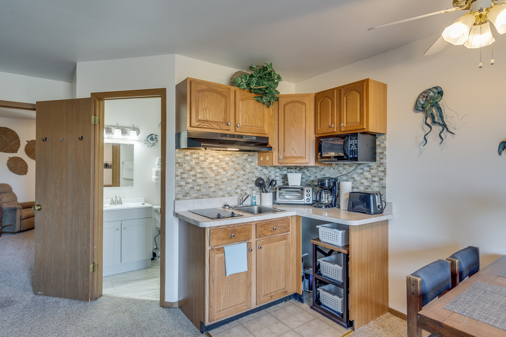 Beautiful Assateague Inn 211 on Chincoteague Island sleeps 4 in comfort & style.