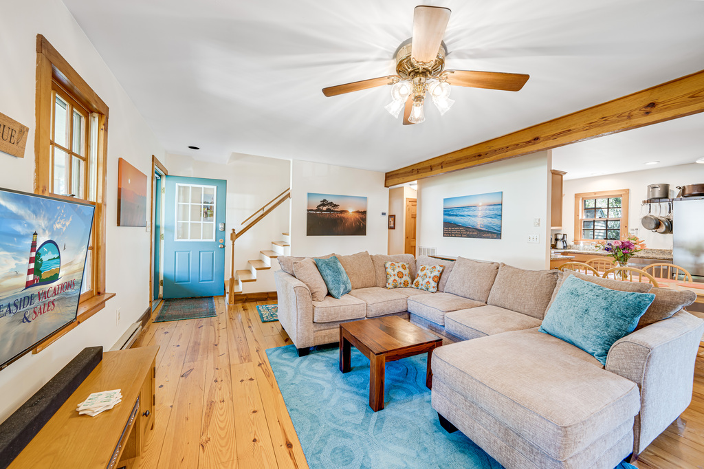 Plenty of comfy furnishings to sink into, Smart TV, and Free WiFi.